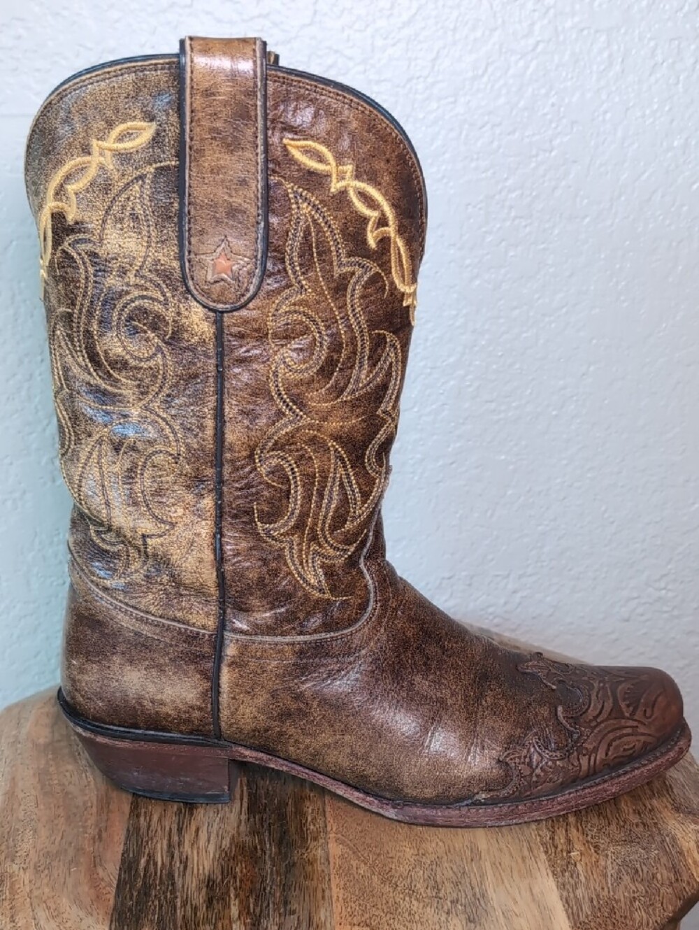 Tony Lama Classic Brown Embroidered Western Cowboy Boots - Picture 3 of 15